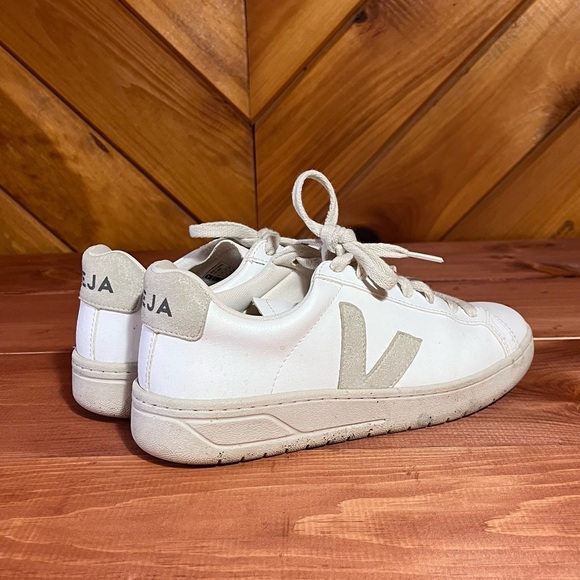 Veja White and Cream Women's Sneakers - Picture 4 of 5